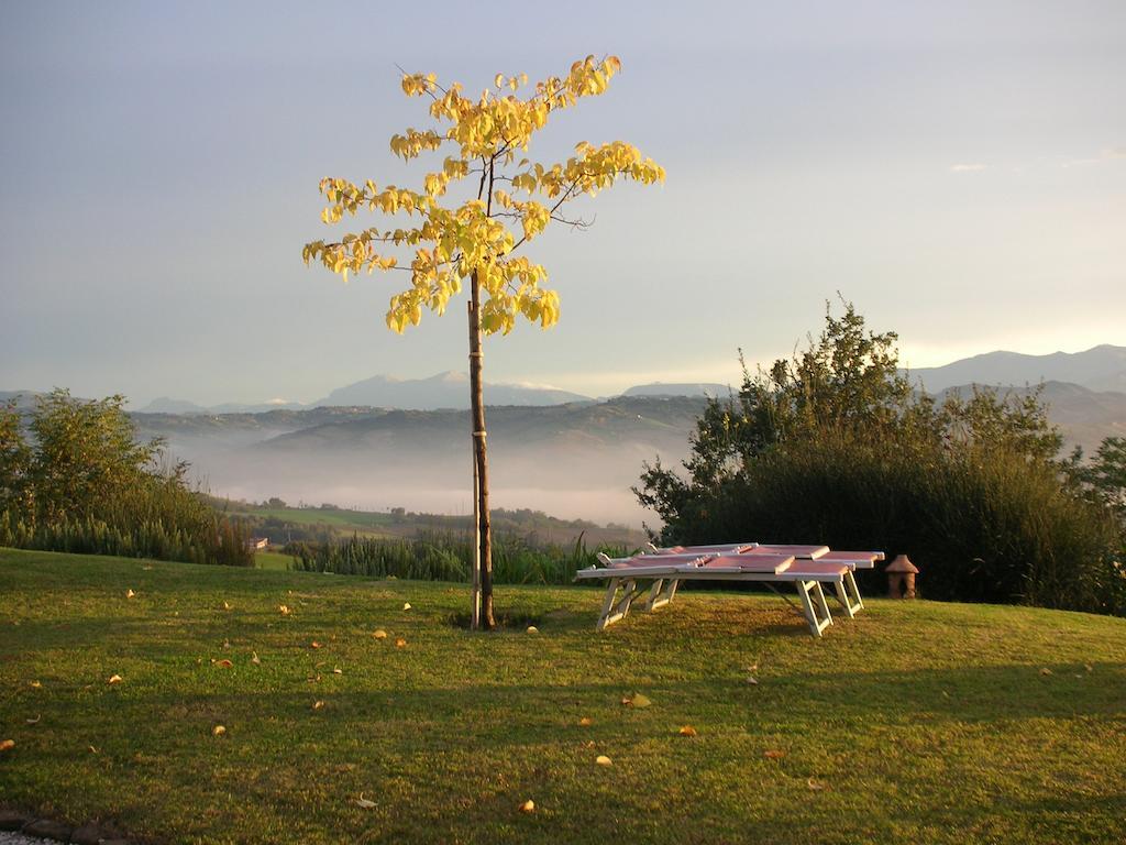 Poggio Dei Prugnoli Bed & Breakfast Tavoleto Exterior foto