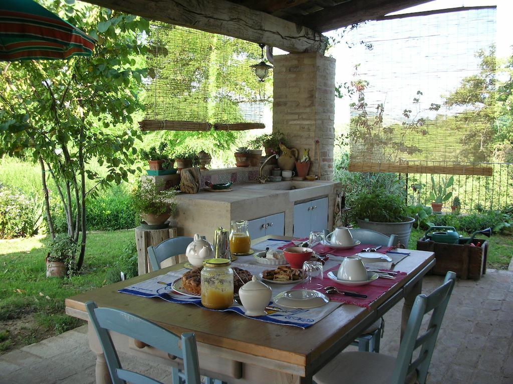 Poggio Dei Prugnoli Bed & Breakfast Tavoleto Exterior foto