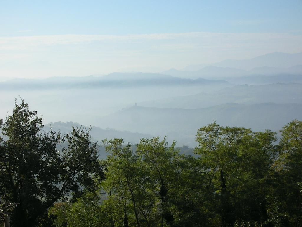 Poggio Dei Prugnoli Bed & Breakfast Tavoleto Exterior foto